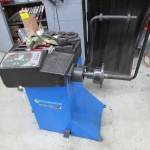 Beissbarth Wheel balancer