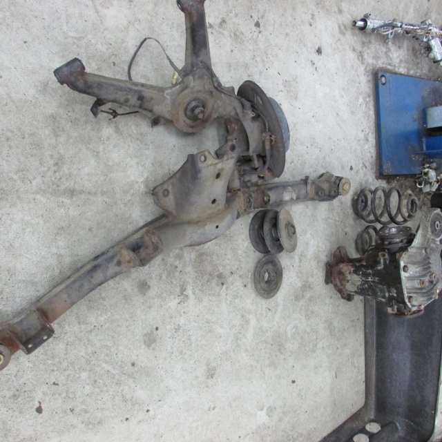 E30 Trailing arms removed for new bushing installation