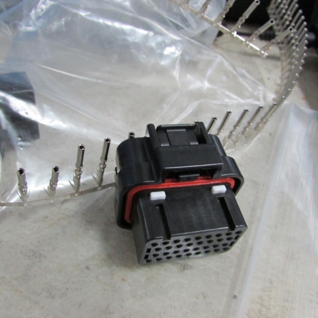 AMP connector for PDM